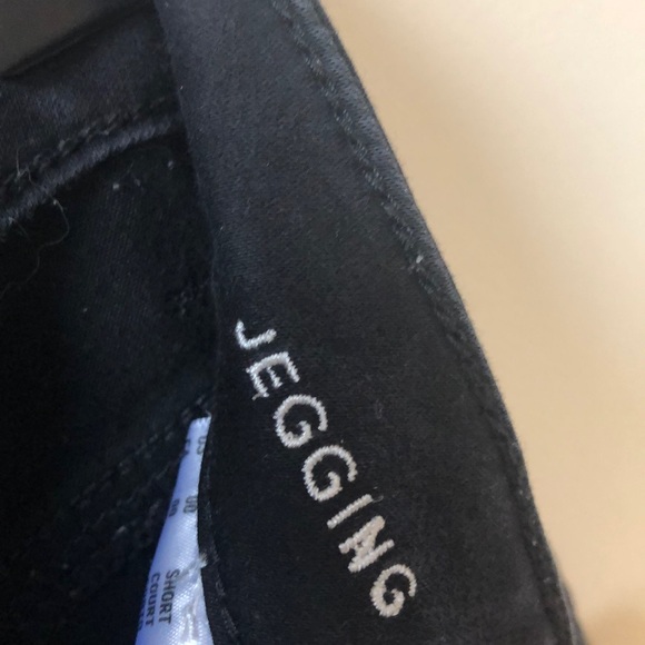 Jeans barely worn - Picture 3 of 8